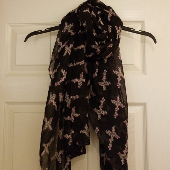 Floral cross scarf - Picture 4 of 4